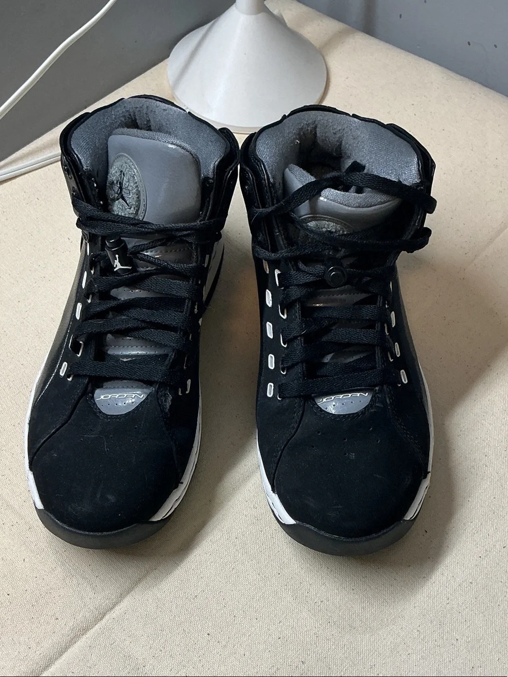 Jordan Men's Black and Gray High-Top Sneakers size 8